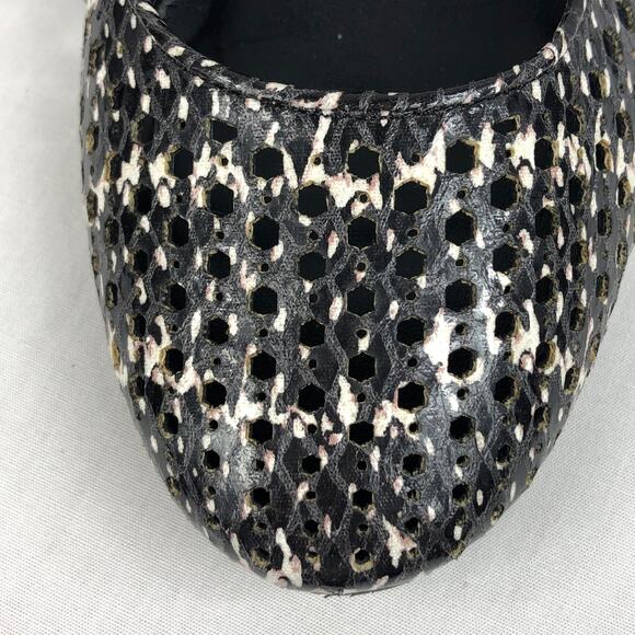 Calvin Klein Saphire Speckled Snake Sz 9M Cream/Black Laser Cut BalletFlat Shoes - Picture 2 of 12